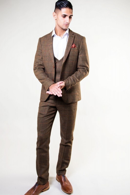 土色西裝外套，背心，西裝褲，棕色雕花牛津鞋