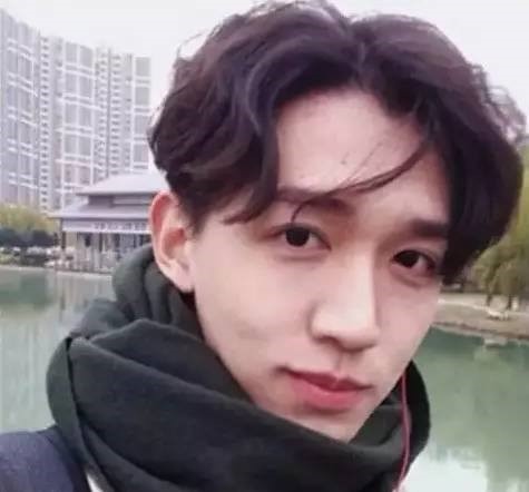 韓系中分微捲髮