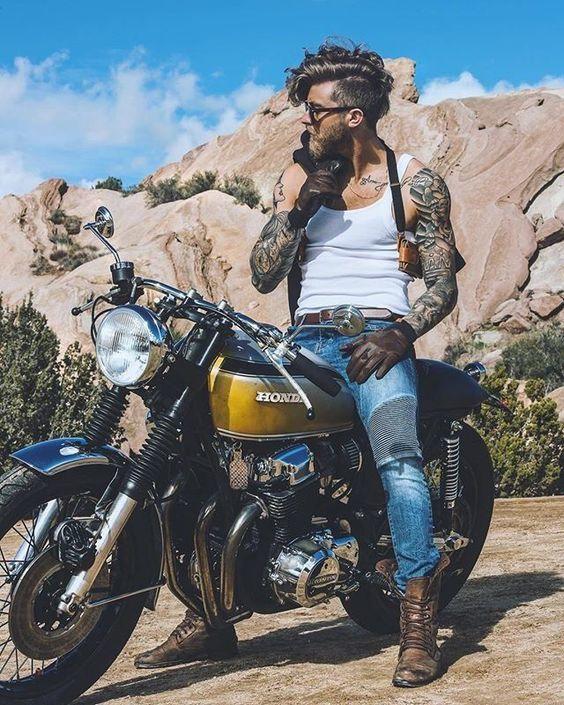 tattoo man on street bike 穿著白背心牛仔褲其在街車上的刺青型男