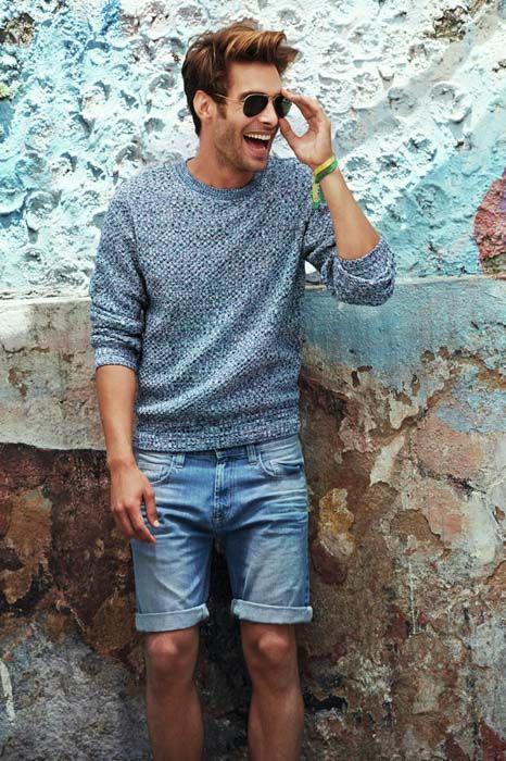 牛仔短褲 棉T man with grey sweater and jeans